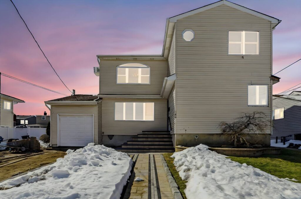 House for Sale in Freeport NY