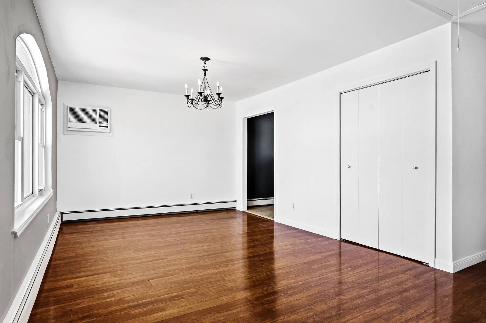 House for Sale in Freeport NY – 1st Room View