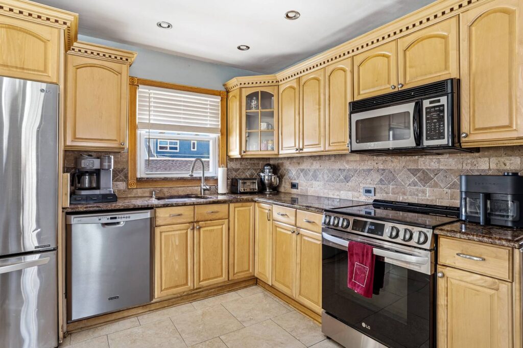 House for Sale in Freeport NY – Full Kitchen View