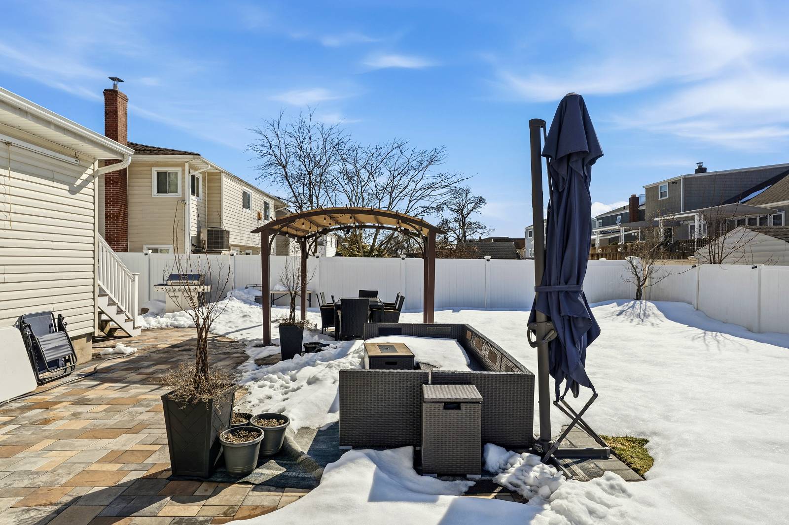 House for Sale in Freeport NY – Outside view