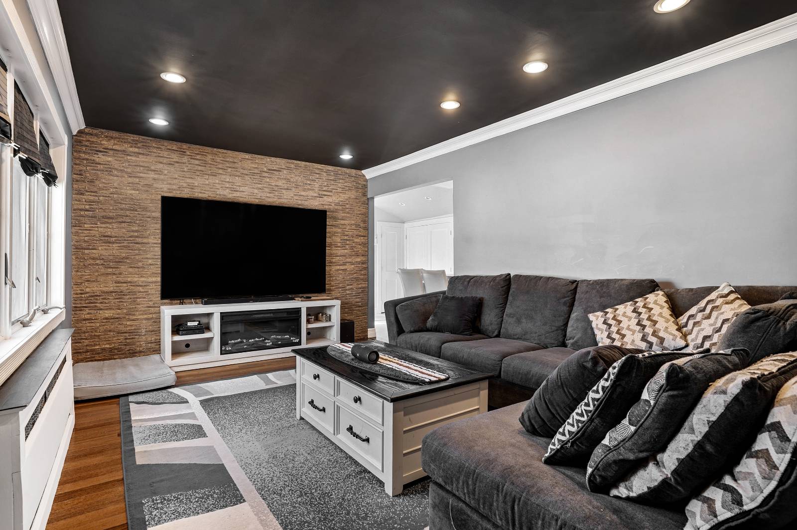 House for Sale in Freeport NY – TV Lounge