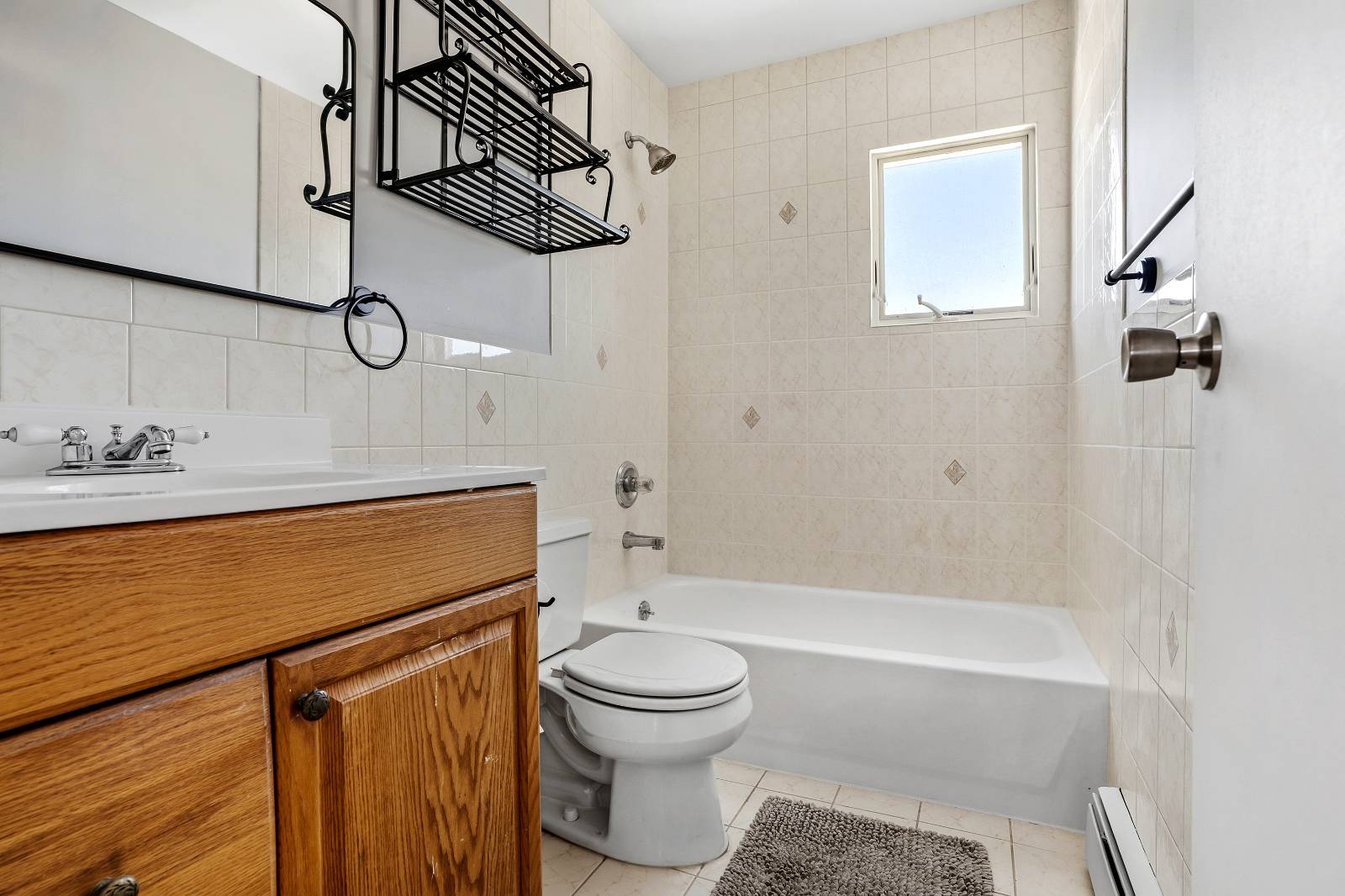 House for Sale in Freeport NY – Washroom and Bathtub View